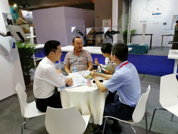 1694997640358885.jpg 57d05906b1c278b190d217b25034e691_43rdChinaInternationalFurnitureFair20194.jpg